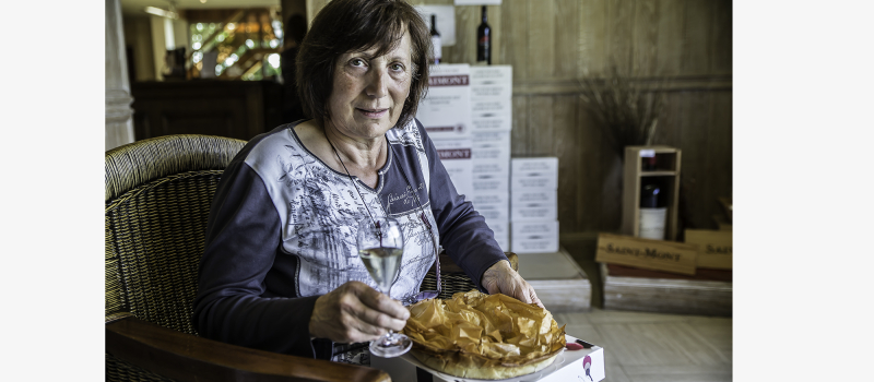 Castelnavet: Maryse accorde ses croustades au vin de Saint Mont
