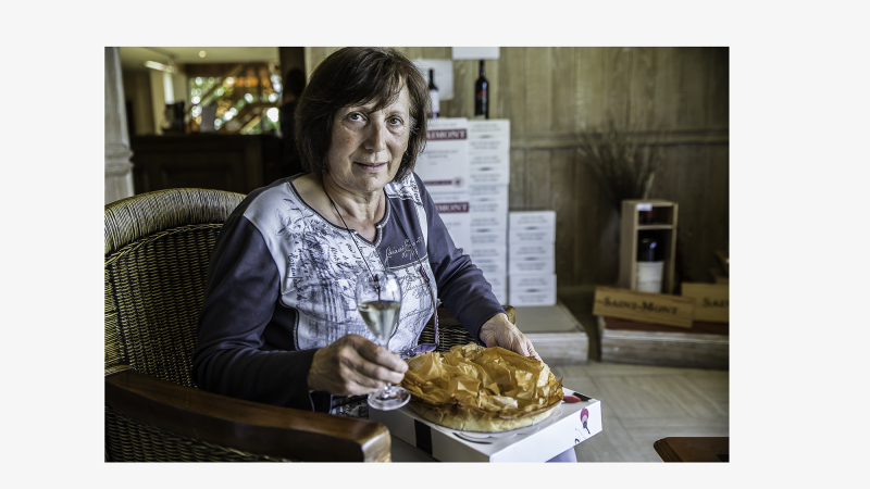 Castelnavet: Maryse accorde ses croustades au vin de Saint Mont