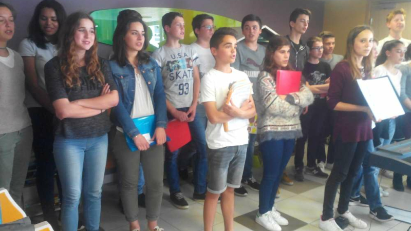 Cazaubon : Les collégiens ont chanté pour leurs aînés