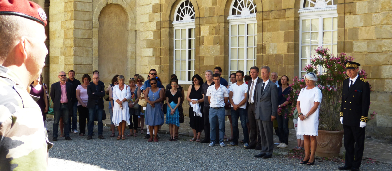 AUCH PREFECTURE:  l'émotion cour Jean Moulin 