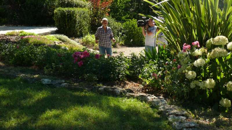 Castin : TF 1 a filmé le village aux deux fleurs