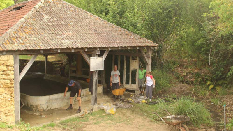 Cazaubon : La journée citoyenne au lavoir