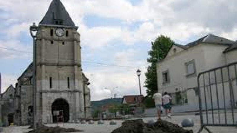 Une église attaquée durant l'office