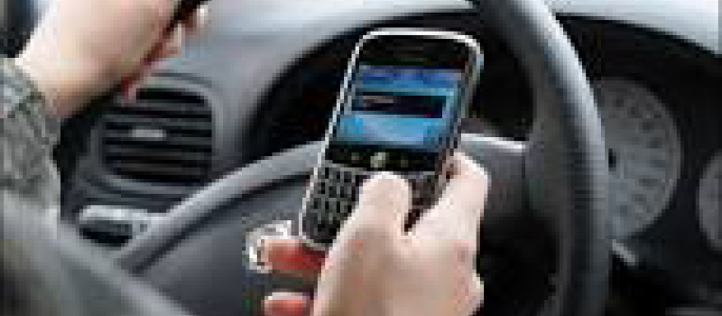 Sécurité routière: Une nouvelle campagne contre le SMS au volant