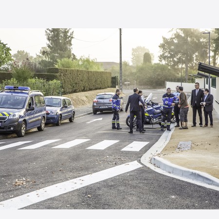 17bis Rentrée gendarmes et autorités Nogaro rue d'Estalens 1bis principale 010916.jpg