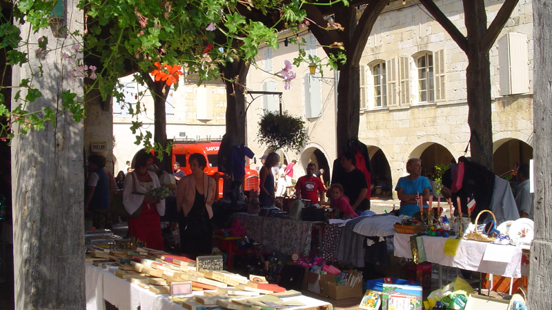 SAINT-CLAR     :   Vide Grenier ce  Dimanche 11 Septembre