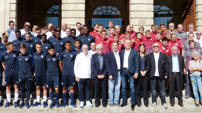 FOOTBALL U17  FRANCE TCHEQUIE  suite.