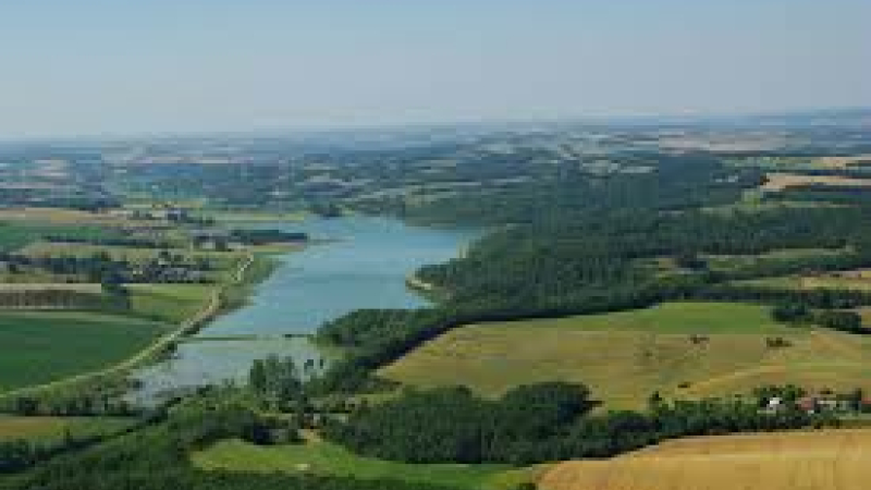 Le lac du Lizet a son tour envahi  par les algues bleu-vert