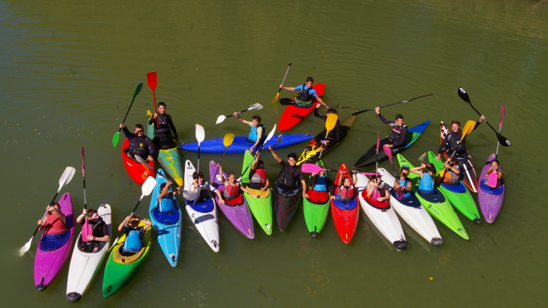 Entrainement pour les jeunes kayakistes 