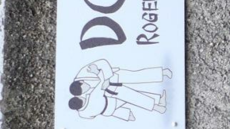 La salle du judo club valencien devient "Dojo Roger Thézan"