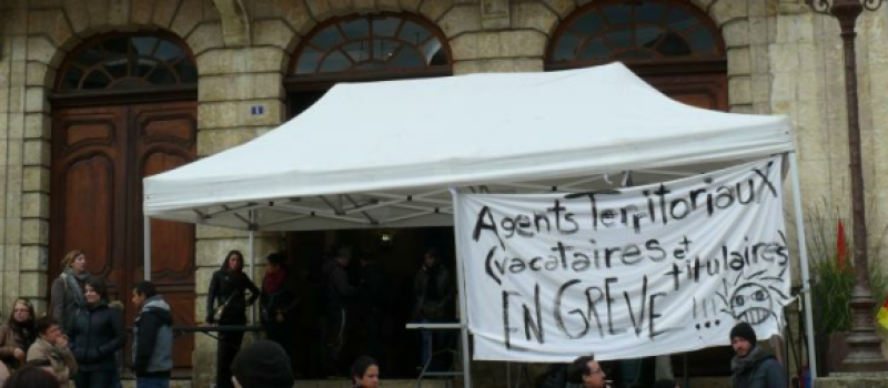 La place de la Libération d'Auch bloquée par les grévistes