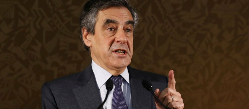 François Fillon obtient un net succès face à Alain Juppé.  Avec 66,6 % des suffrages, il a nettement battu Alain Juppé lors du second tour de la primaire.  