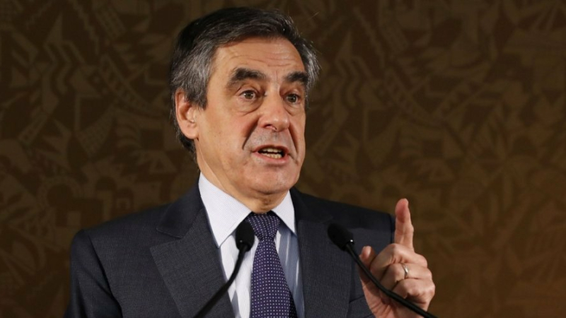 François Fillon obtient un net succès face à Alain Juppé.  Avec 66,6 % des suffrages, il a nettement battu Alain Juppé lors du second tour de la primaire.  