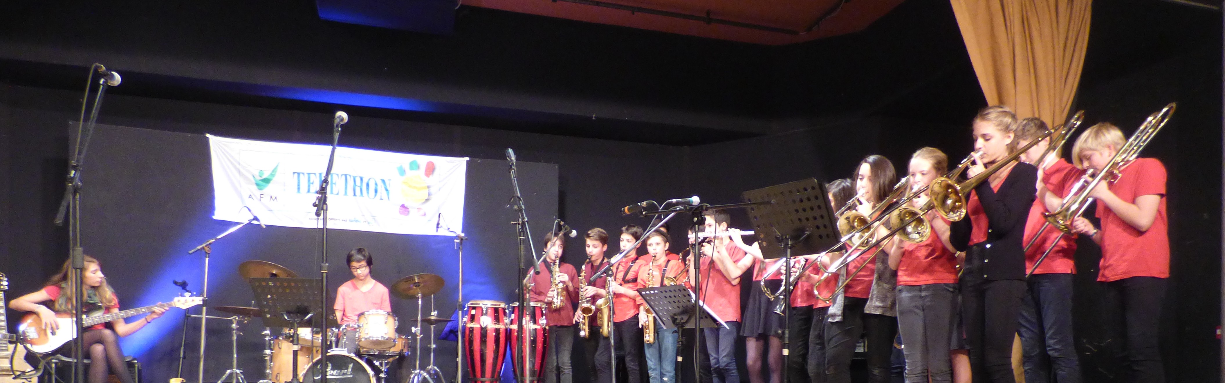 les jeunes musiciens sur scène