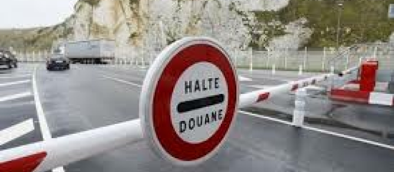 Rétablissement de l'autorisation de sortie du territoire pour les mineurs