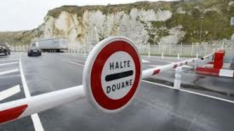 Rétablissement de l'autorisation de sortie du territoire pour les mineurs