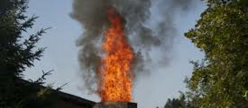 Faits divers : un exhibitionniste arrêté, un feu de cheminée, un cambriolage qui tourne court, un accident de voiture sans gravité 