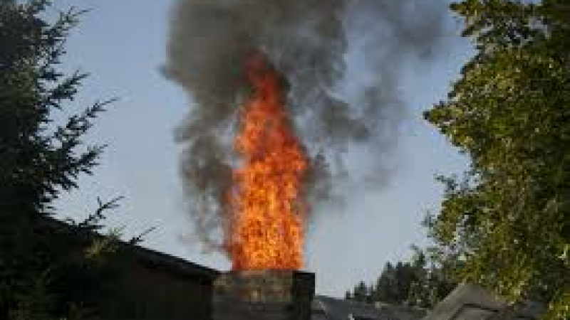 Faits divers : un exhibitionniste arrêté, un feu de cheminée, un cambriolage qui tourne court, un accident de voiture sans gravité 