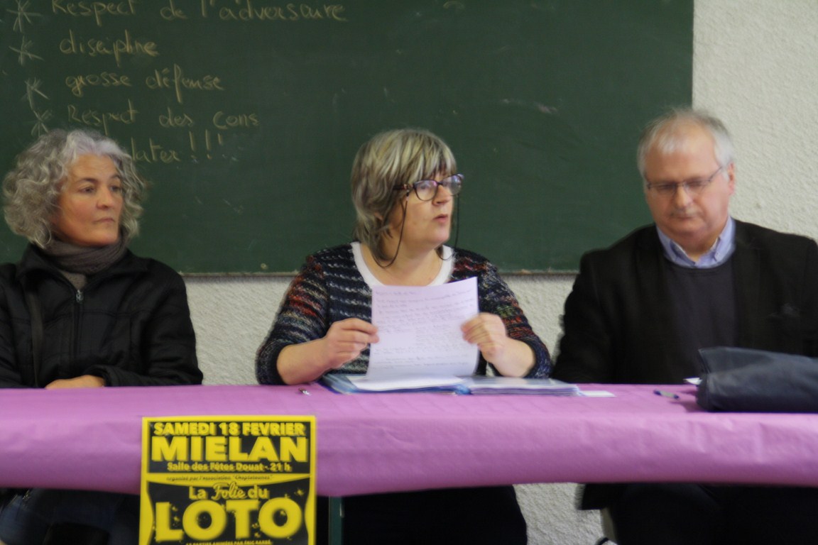 La présidente présente son rapport moral
