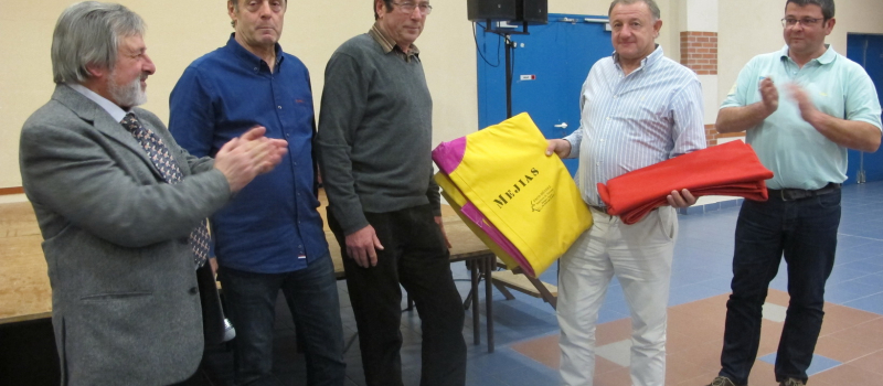 Castelnau-Rivière-Basse : Remise du trophée Val d'Adour à Jesus Méjias 