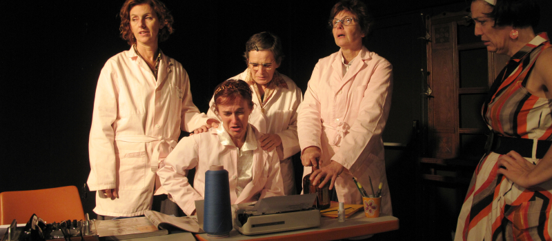 Auch, Journée de la femme avec une pièce de théâtre : " Maison Darline, fils et bobine"