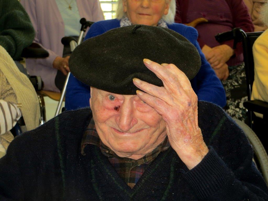 Albert toujours coiffé de son bérèt