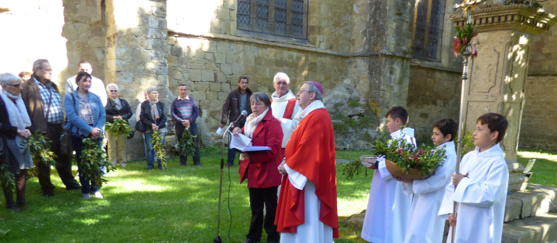Marciac Monseigneur Gardès bénit les rameaux