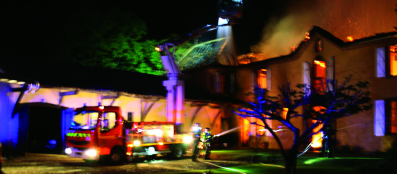 Une demeure du XVII siècle ravagée par les flammes