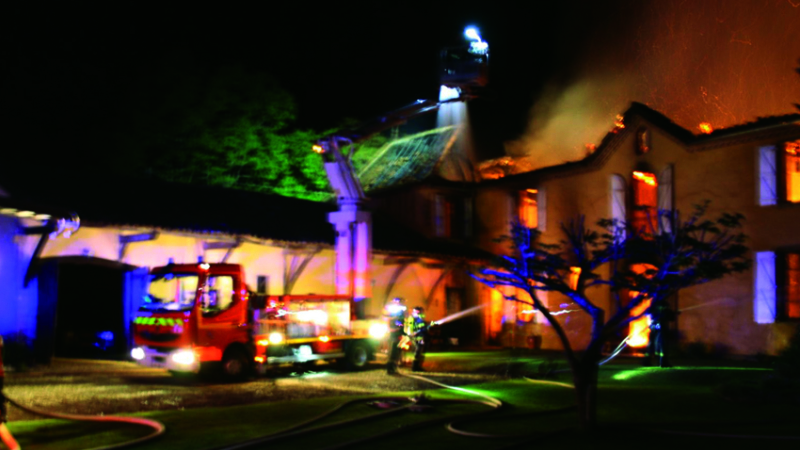 Une demeure du XVII siècle ravagée par les flammes