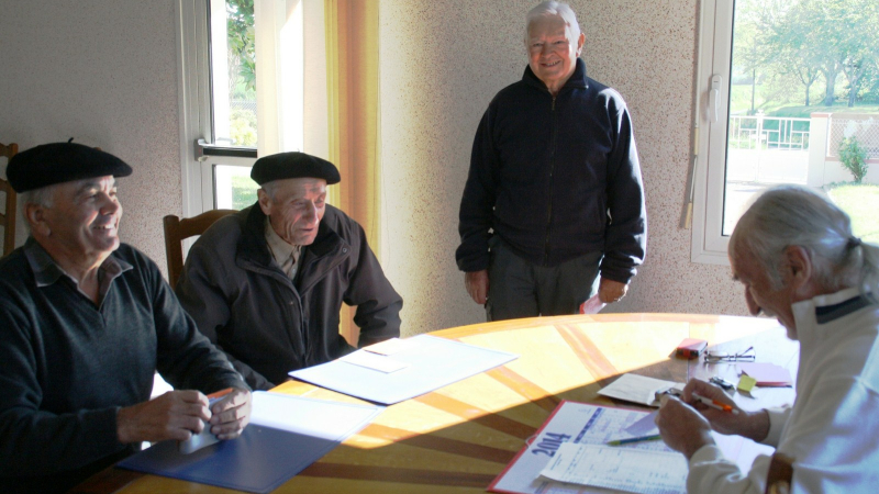 Estampes, Les propriétaires forestiers en assemblée.