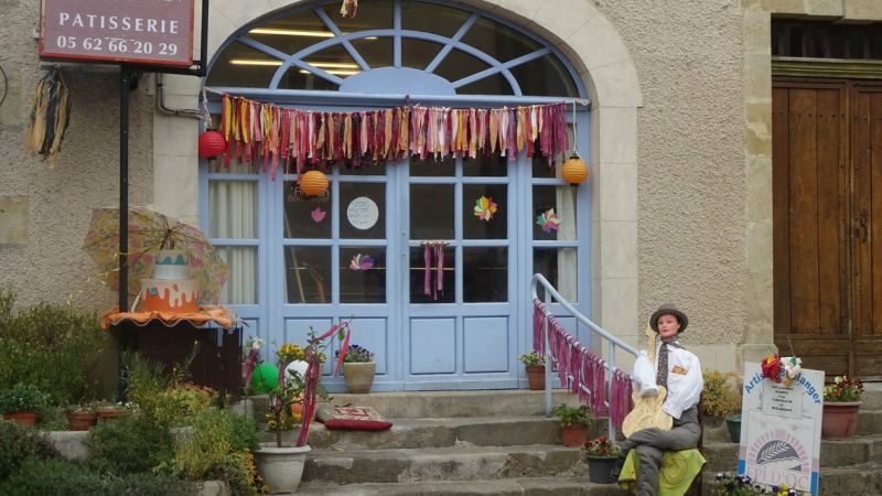 Les commerces de la Place Carnot aux couleurs de la tziganie 
