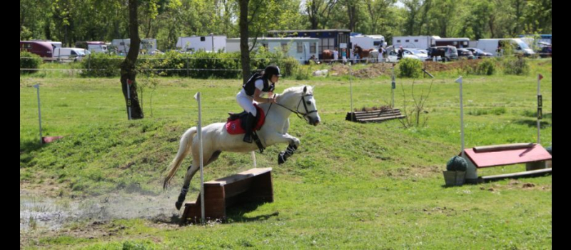 Le Centre équestre vicois se distingue au championnat départemental de concours complet d'équitation 