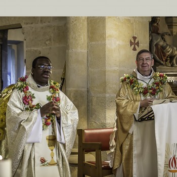 0 L'abbé Bankolé et l'archevêque 1bis 210517.jpg