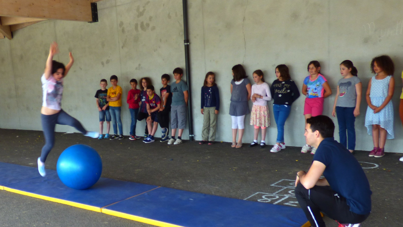 Marciac La course landaise  à l'école élémentaire