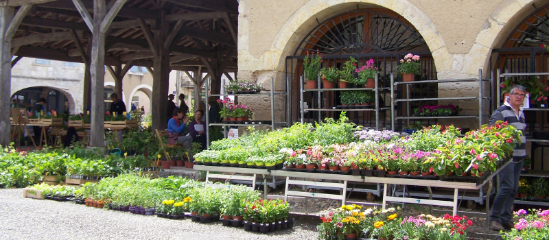  Saint -Clar Vide-grenier : Trouvailles en tout genre