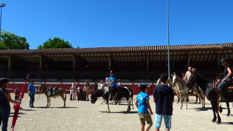 Marciac - Les cavaliers  de Western Paradise aux arènes