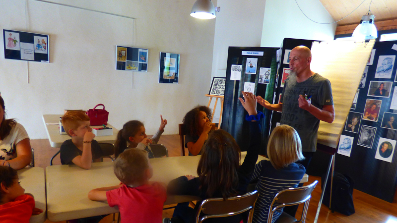 Marciac : les enfants de l'ALAE au Salon de la caricature