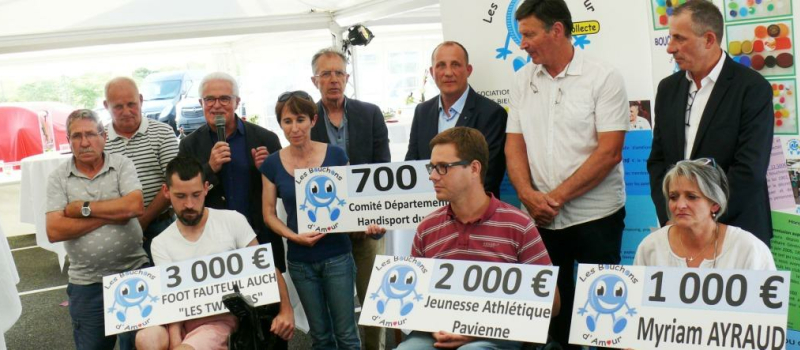 Les Bouchons d'amour ont remis quatre chèques pour un montant global de 6 700 euros