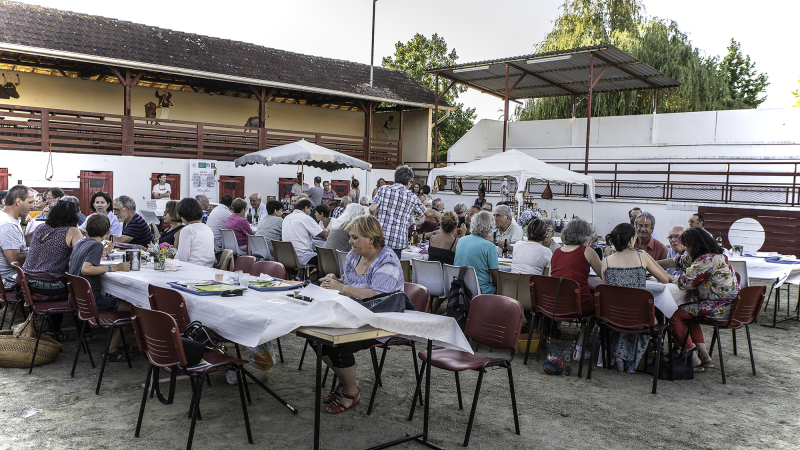 Saint-Germé – Succès du marché dînatoire aux arènes