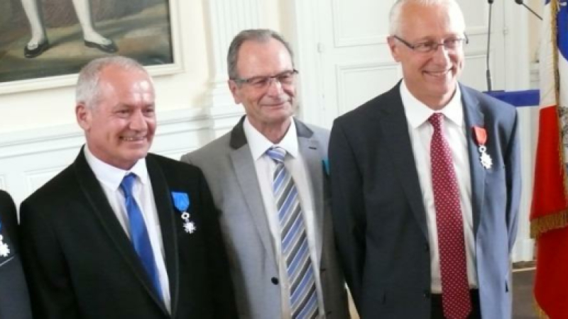 Les frères Xavier et Elian Da Silva et Edgard Castéra ont reçu les insignes  de Chevalier dans l’Ordre National du Mérite