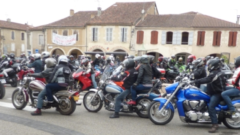 Spectaculaire concentration motocycliste à Valence-sur-Baïse