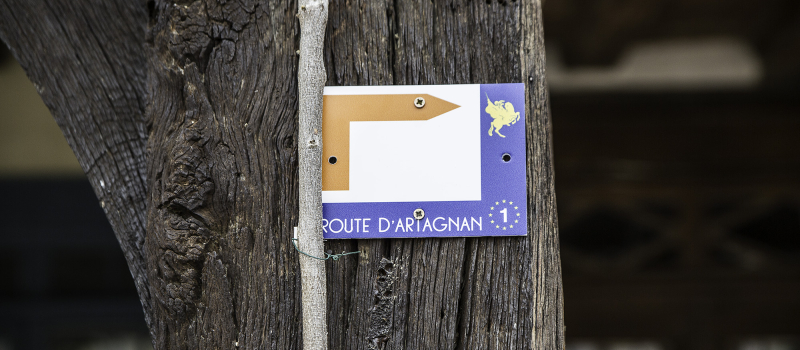 Lupiac – On balise la Route équestre européenne d’Artagnan