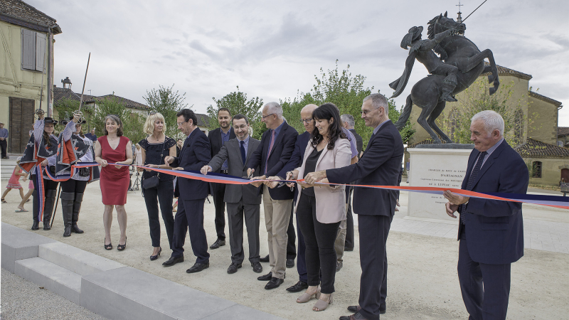   Lupiac – La place réaménagée a été inaugurée par des autorités du Gers