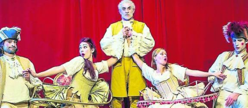 Auch : Des Précieuses ridicules dans la cour de la préfecture