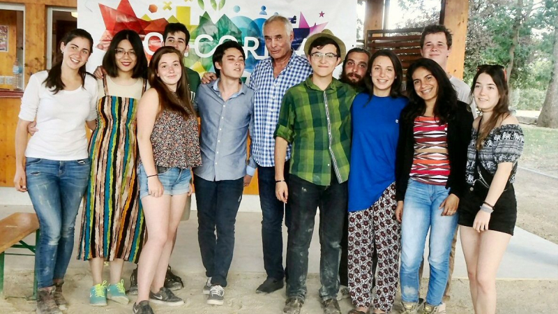 Des jeunes sur le chantier des fouilles de Sansan avec l'association Concordia 