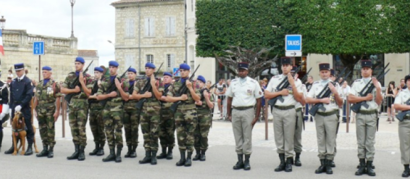 Auch, 14 juillet : 4 rafales, 3 décorations, 17 distinctions et félicitations, et la présence de l'armée, des pompiers, de la gendarmerie,  de la Croix Rouge et la Croix Blanche, et la protection civile