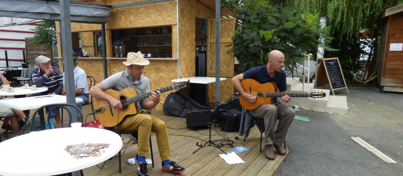 Marciac marché musical sur les bords du Lac