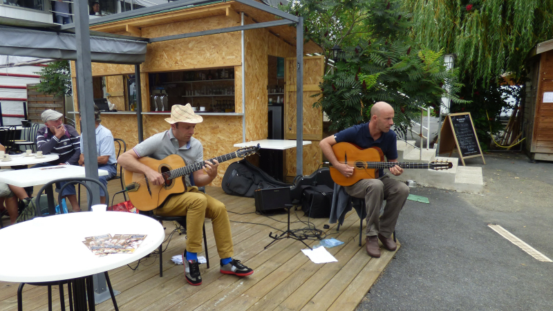 Marciac marché musical sur les bords du Lac
