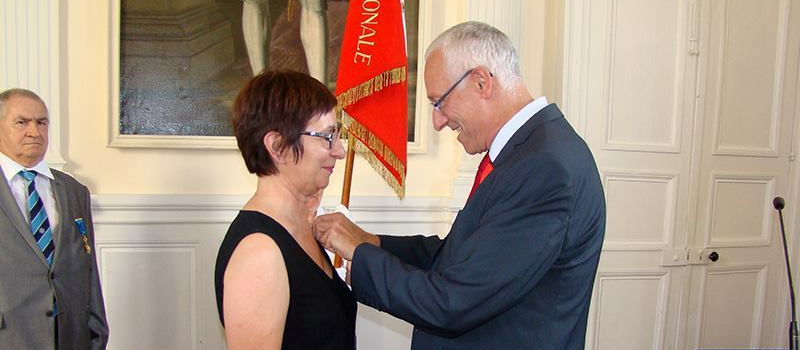 Dominique Clusa-Weber, directrice de la Direccte du Gers, a reçu les insignes de  Chevalier de l’ordre national du mérite