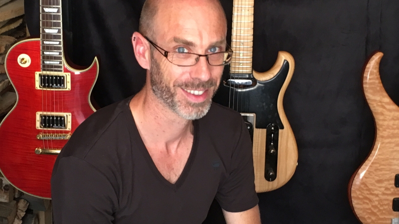 Jazz in Marciac – Le luthier Benjamin Calmon expose ses instruments